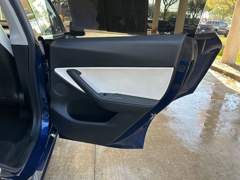 Used 2021 Tesla Model Y Long Range image 30