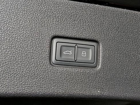 Used 2023 Audi SQ8 Prestige image 32