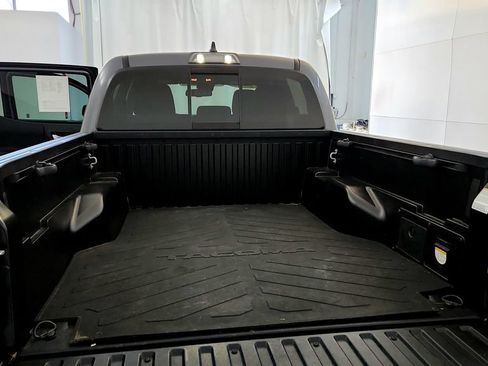 Used 2021 Toyota Tacoma TRD Off-Road w/ Technology Package AWD/4WD image 19