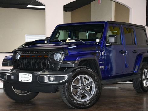 Used 2018 Jeep Wrangler Unlimited Sahara AWD/4WD image 4