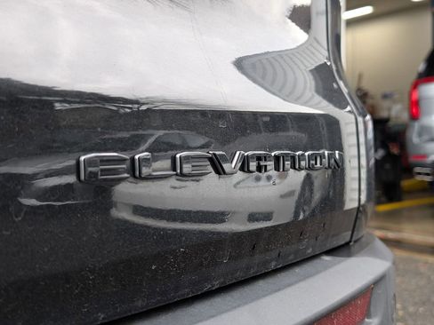 Used 2024 GMC Acadia Elevation image 17