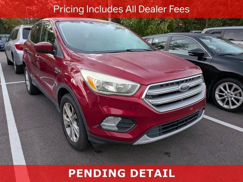 Used 2017 Ford Escape SE w/ SE Cold Weather Package FWD image 1