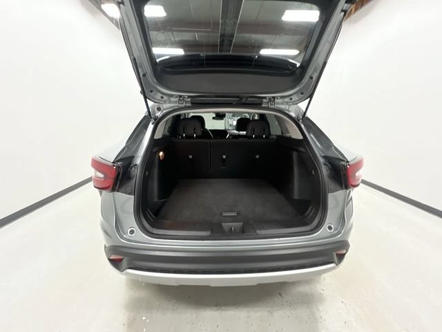 Used 2025 Chevrolet Trax LT FWD image 24