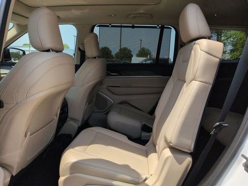 Used 2021 Jeep Grand Cherokee L Limited w/ Luxury Tech Group II AWD/4WD image 14