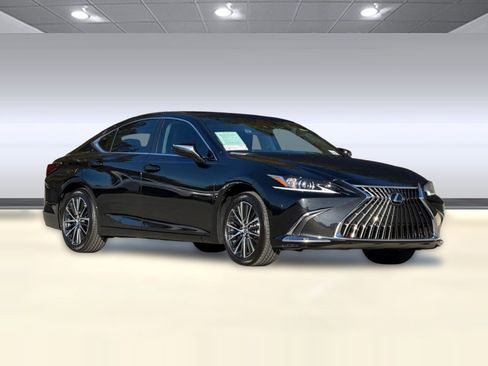 Certified 2025 Lexus ES 350 w/ Premium Package image 6