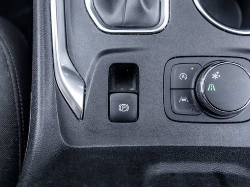 Used 2023 Chevrolet Traverse LT FWD image 26