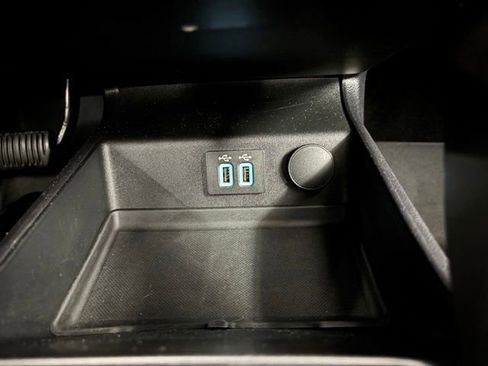 Used 2019 Ford Fusion SE FWD image 23