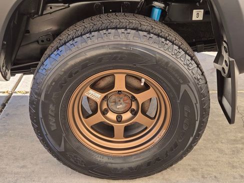 Used 2021 Toyota Tacoma TRD Off-Road w/ Technology Package image 10