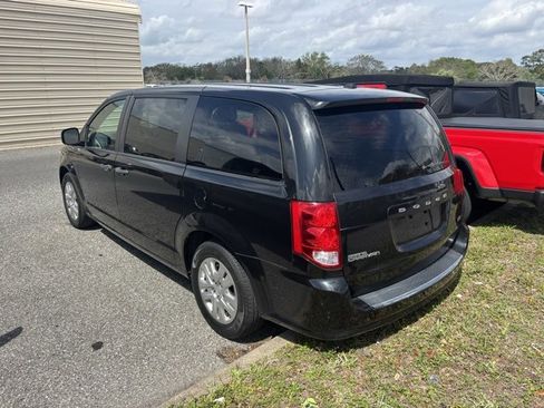 Used 2019 Dodge Grand Caravan SE w/ UConnect Hands-Free Group image 9