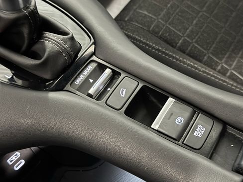 Used 2024 Honda HR-V LX image 30