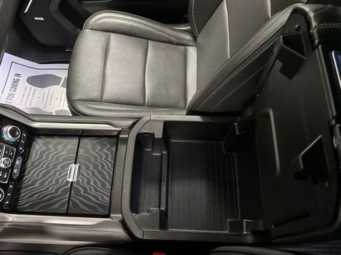 Used 2022 GMC Yukon XL Denali image 40
