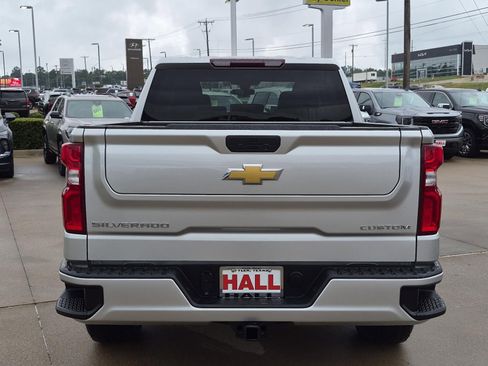 Used 2022 Chevrolet Silverado 1500 Custom w/ Safety Confidence Package AWD/4WD image 5