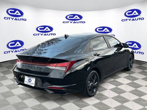 Used 2023 Hyundai Elantra SEL image 3