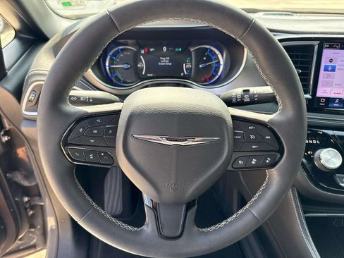 Used 2023 Chrysler Pacifica Limited w/ S Appearance Package FWD image 22
