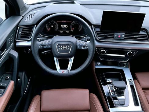 Used 2024 Audi Q5 2.0T Prestige w/ Prestige Package image 6