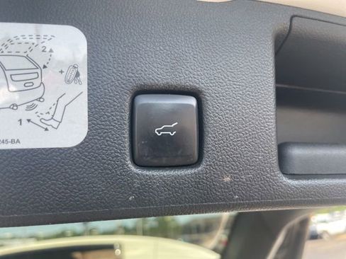Used 2020 Ford Escape Titanium FWD image 6