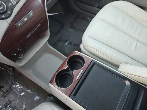 Used 2011 Toyota Sienna XLE image 27