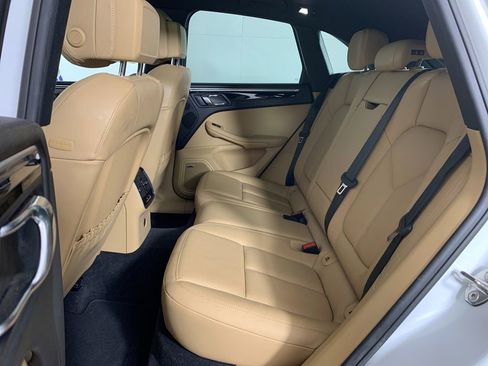 Used 2017 Porsche Macan Base image 30