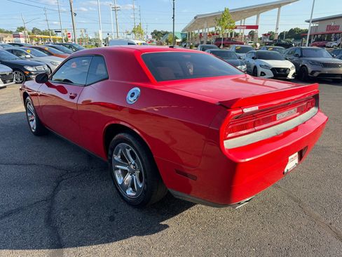 Used 2014 Dodge Challenger SXT w/ Sport Appearance Package RWD image 3