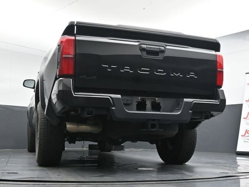 Used 2024 Toyota Tacoma TRD Off-Road image 22