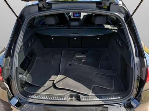 Certified 2025 Mercedes-Benz GLC 300 image 9