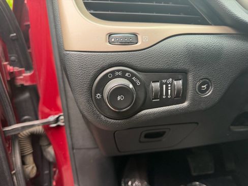 Used 2016 Jeep Cherokee Latitude w/ Comfort/Convenience Group FWD image 27