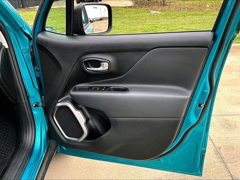 Used 2022 Jeep Renegade Latitude image 24