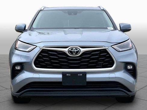 Used 2023 Toyota Highlander XLE FWD image 4