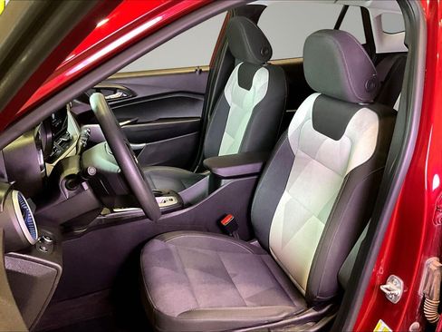 Used 2025 Chevrolet Trax LS w/ LS Convenience Package FWD image 21