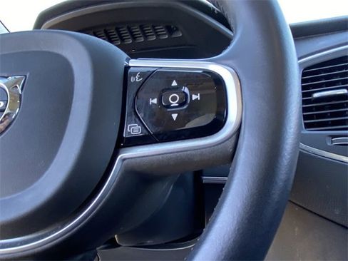 Used 2020 Volvo XC90 T6 Momentum image 24