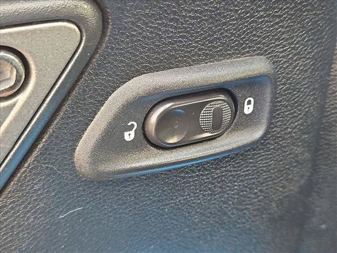 Used 2017 Jeep Wrangler Sport w/ Quick Order Package 24S AWD/4WD image 11