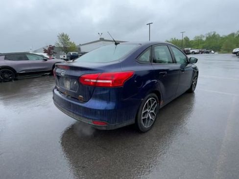 Used 2017 Ford Focus SEL w/ Cold Weather Package FWD image 9