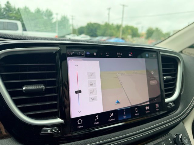 Used 2022 Chrysler Pacifica Limited w/ Uconnect Theater Family Group AWD/4WD image 35
