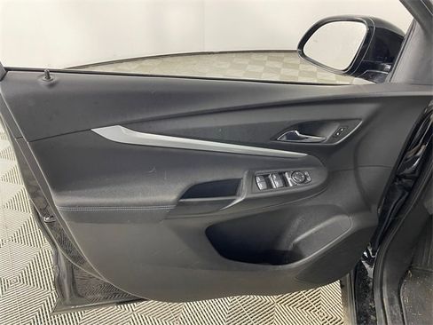 Used 2022 Chevrolet Bolt EUV LT w/ Driver Confidence Package image 9