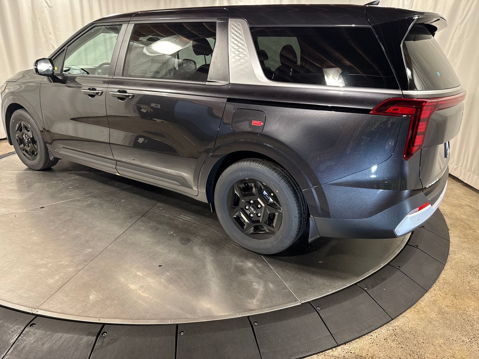 Certified 2026 Kia Carnival FWD image 7