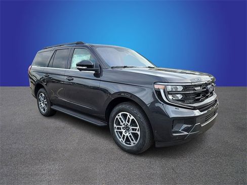 New 2025 Ford Expedition Active image 2