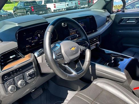 Used 2025 Chevrolet Suburban High Country AWD/4WD image 14