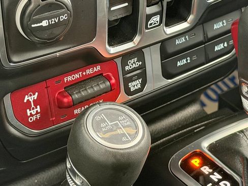 Used 2025 Jeep Gladiator Rubicon AWD/4WD image 25