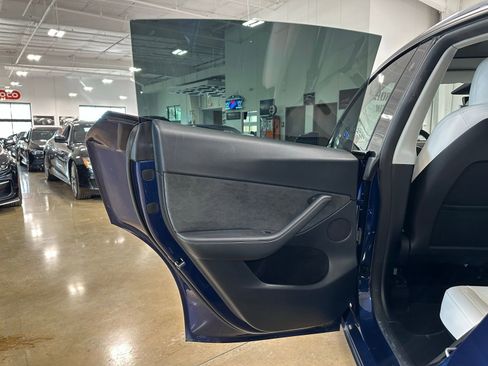Used 2023 Tesla Model Y Performance image 33