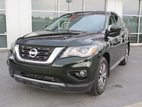 Used 2018 Nissan Pathfinder SV w/ SV All Weather Package image 3