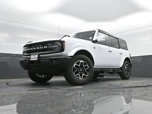 Used 2023 Ford Bronco Outer Banks image 43