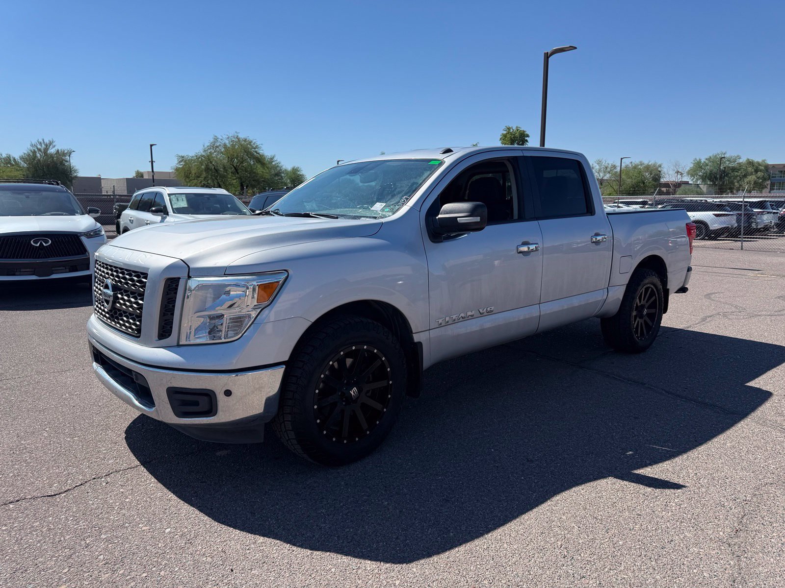 Used 2019 Nissan Titan SV w/ SV Convenience Package RWD image 1