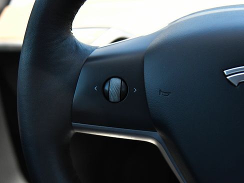 Used 2022 Tesla Model Y Performance AWD/4WD image 28