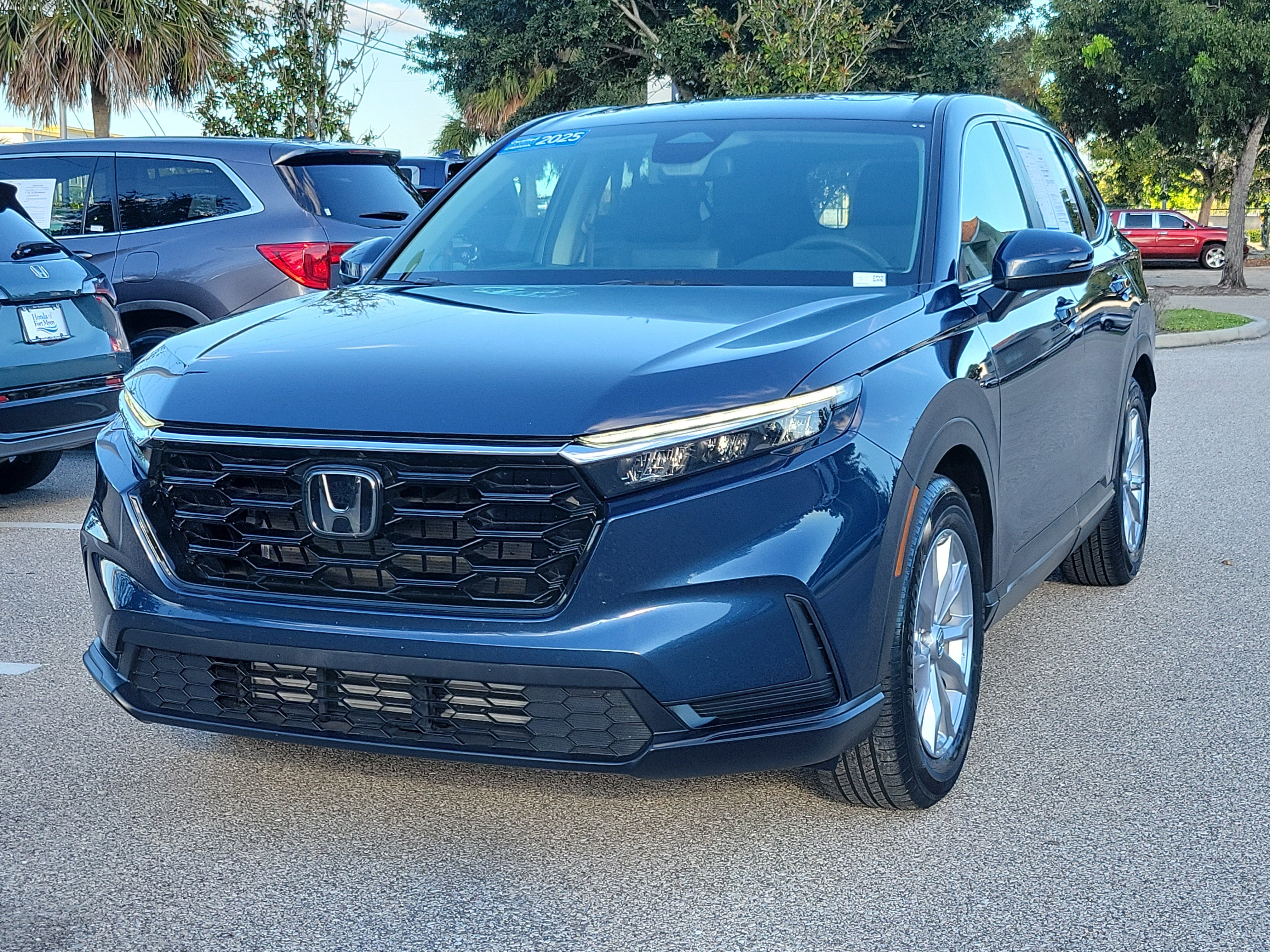 Used 2025 Honda CR-V EX image 3