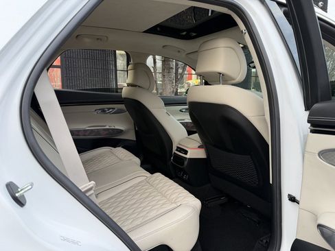 Used 2022 Genesis GV70 3.5T Sport w/ Sport Advanced Package image 38