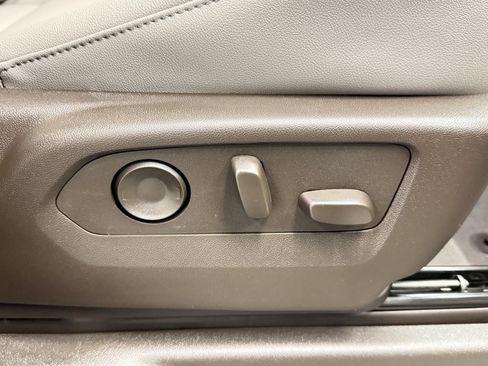 New 2026 Chevrolet Suburban Z71 image 16