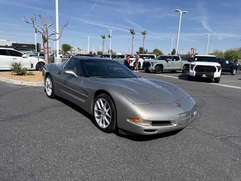 Used 2000 Chevrolet Corvette Coupe w/ Roof Pkg image 4