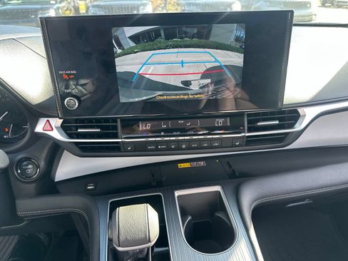 Used 2025 Toyota Sienna XLE w/ XLE Plus Package FWD image 25