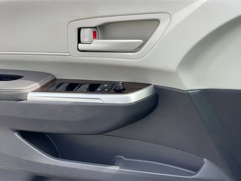 Used 2022 Toyota Sienna LE w/ LE Plus Package image 29