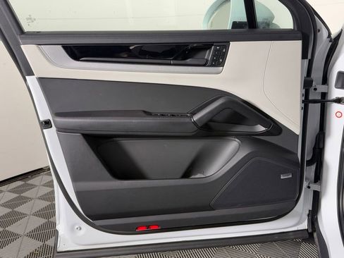 Certified 2025 Porsche Cayenne Coupe image 25